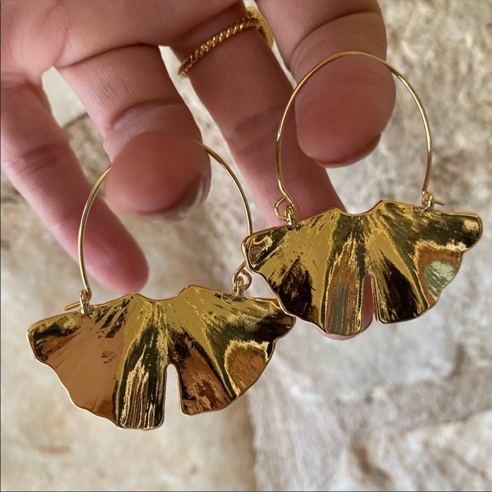 HP!! Gold ginkgo hoop earrings - Picture 5 of 6
